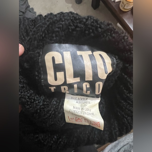 Black turtleneck - Picture 3 of 3